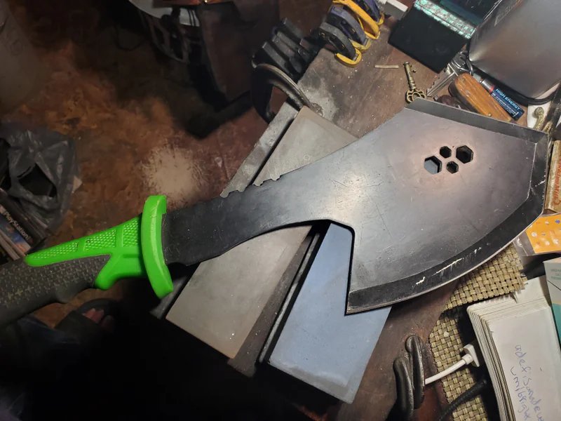 A Taylor's Edge is a knife store in Lancaster, Pennsylvania with a wide selection of knives.