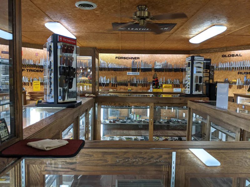 Country Knives is a knife store in Caney, Kansas featuring Kitchen, Custom, Benchmade knives and knife sharpening.