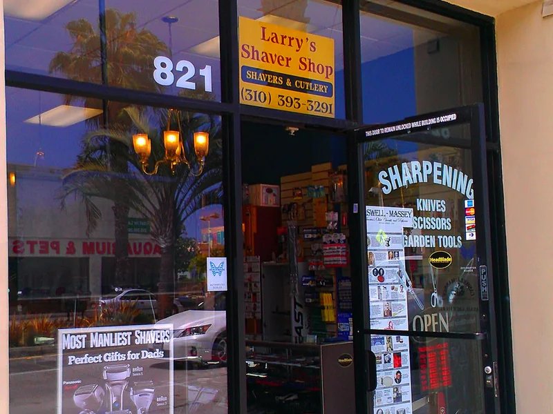 Larry's Shaver Shop is a knife store in Malibu, California featuring Kitchen, Shun, Japanese knives and knife sharpening.