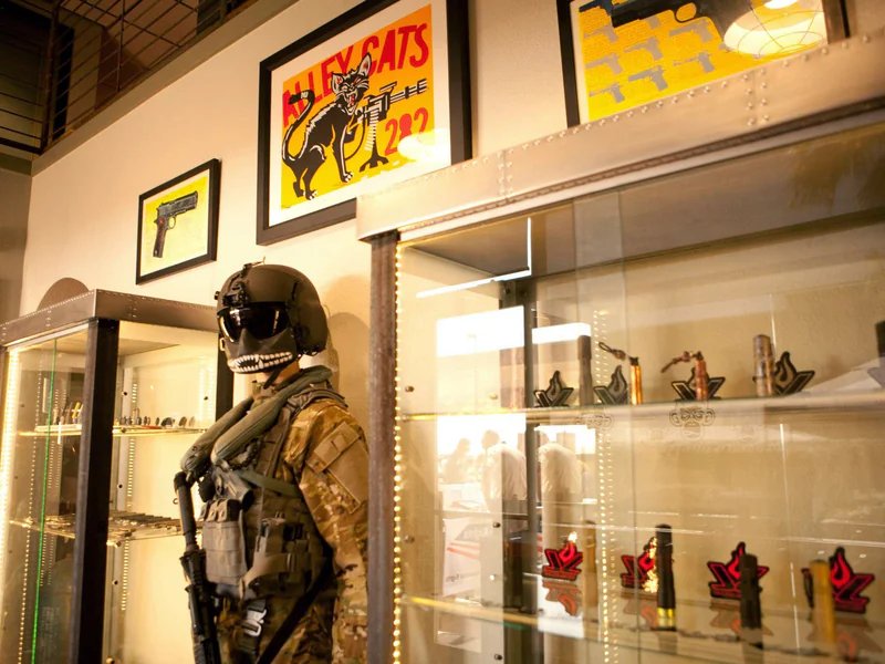 Monkey Edge is a knife store in Phoenix, Arizona featuring Tactical, Custom knives and knife sharpening.