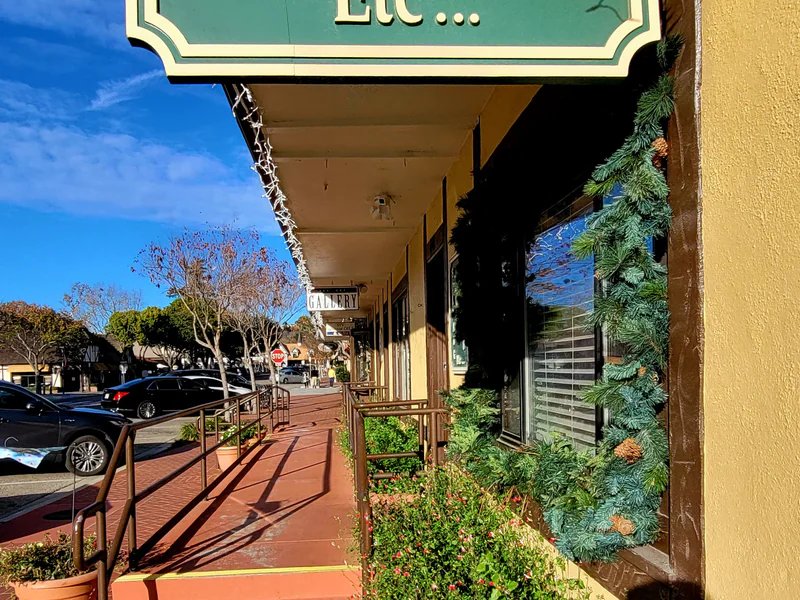 Solvang Knives Etc... is a knife store in Trona, California featuring Kershaw, Shun, Japanese knives and knife sharpening.