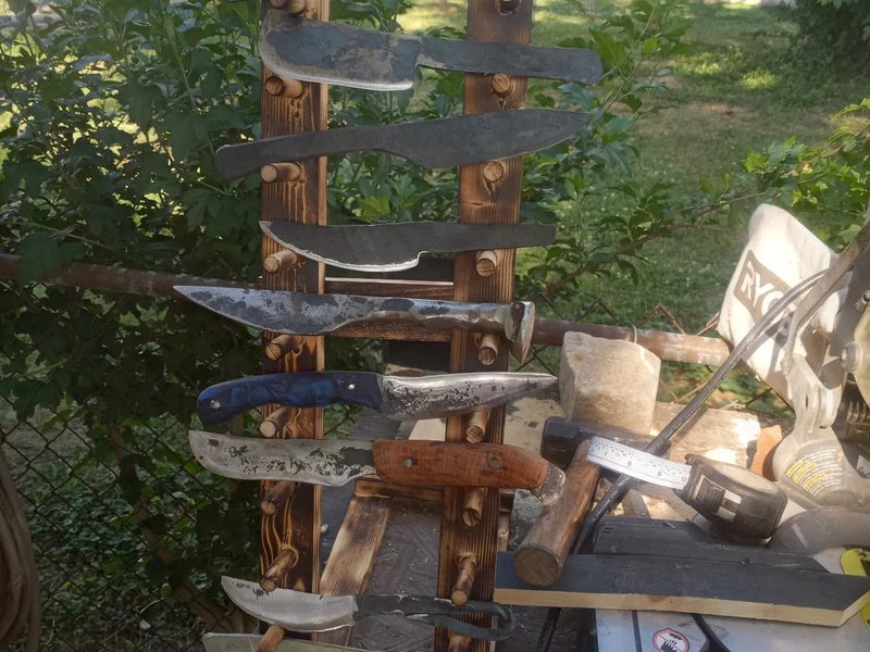 Grizzlys Den Creations is a knife store in Central, Indiana with a wide selection of knives.
