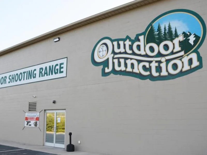 Outdoor Junction is a knife store in Cookeville, Tennessee featuring Custom, Hunting knives and knife sharpening.