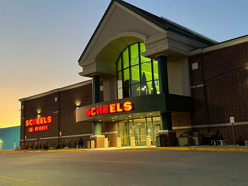 Scheels is a knife store in Sioux City, Iowa featuring Custom, Hunting knives and knife sharpening.