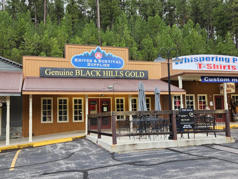 J&L Knives is a knife store in Parshall, North Dakota featuring Benchmade, Pocket knives and knife sharpening.