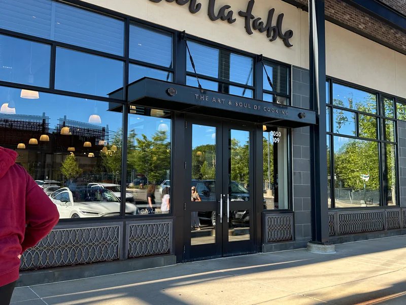 Sur La Table is a knife store in Ann Arbor, Michigan featuring Chef, Mac, Custom knives and knife sharpening.