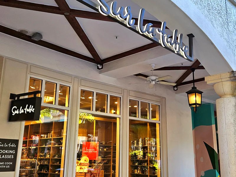 Sur La Table is a knife store in West Palm Beach, Florida featuring Chef, Custom knives and knife sharpening.