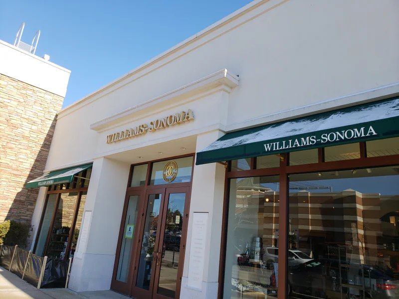 Williams-Sonoma is a knife store in Applegate, Michigan featuring Custom, Kitchen, Chef knives and knife sharpening.