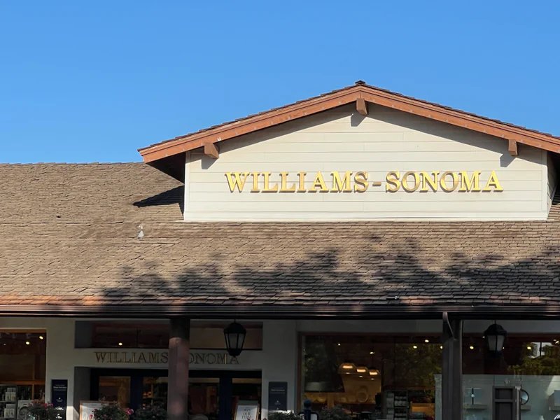 Williams-Sonoma is a knife store in Fresno, California featuring Kitchen, Custom knives and knife sharpening.