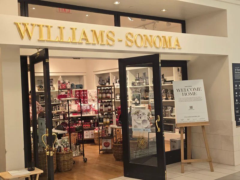 Williams-Sonoma is a knife store in Indianapolis, Indiana featuring Wusthof, Custom knives and knife sharpening.