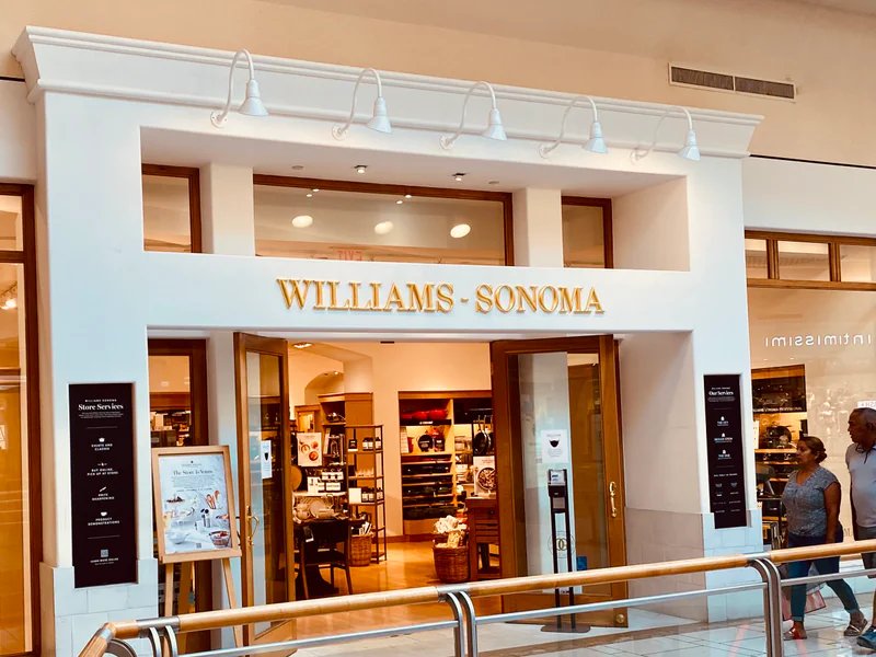 Williams-Sonoma is a knife store in Tampa, Florida featuring Mac, Custom, Kitchen knives and knife sharpening.