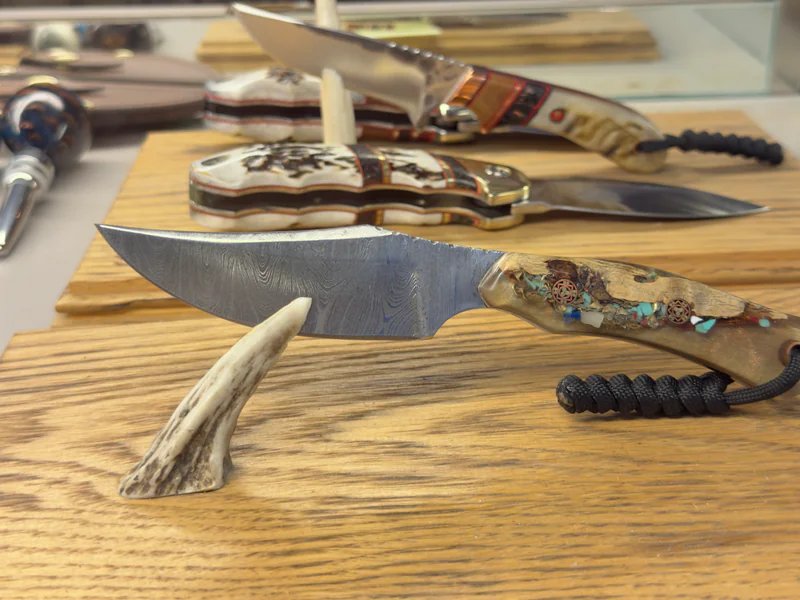 Ren-Ten Custom Knives is a knife store in Campaign, Tennessee featuring Custom knives and knife sharpening.