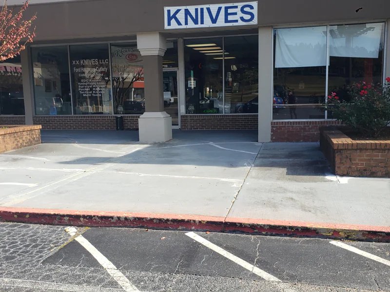 KNIVES - Ford Hardware David Hale is a knife store in Acworth, Georgia featuring Spyderco, Custom knives and knife sharpening.