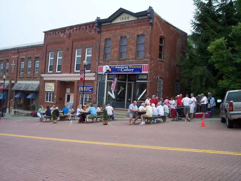 American Museum of Cutlery is a knife store in Cattaraugus, New York with a wide selection of knives and sharpening.
