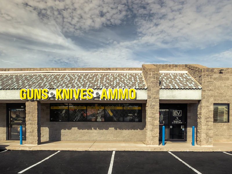 RavenCrest Tactical is a knife store in Phoenix, Arizona featuring Custom, Pocket knives and knife sharpening.