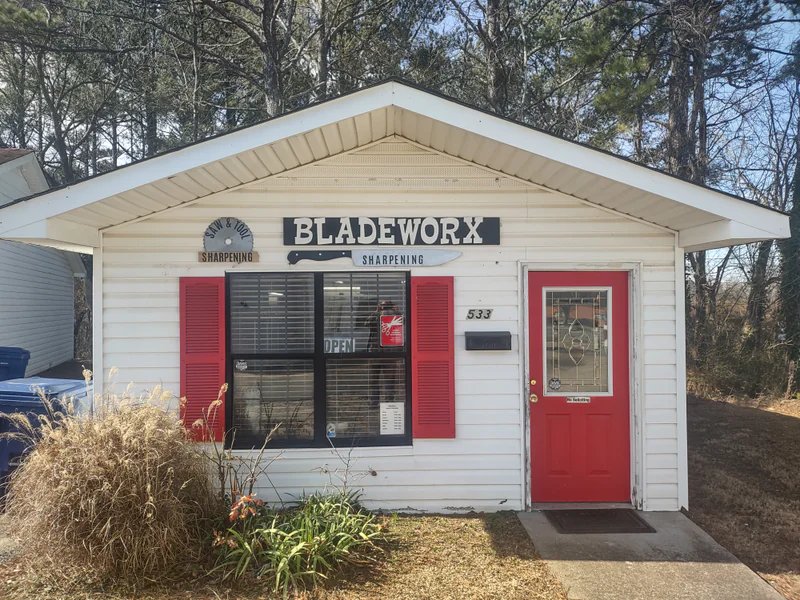 BladeWorx is a knife sharpening store in Abbeville, Georgia providing blade services.