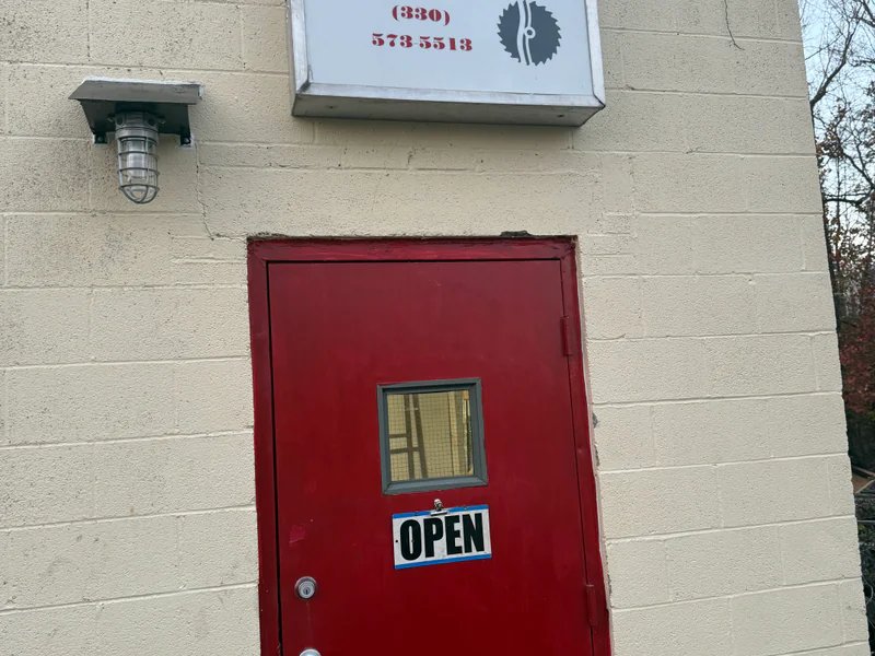 Falls Sharpening Services is a knife sharpening store in Akron, Ohio providing blade services.