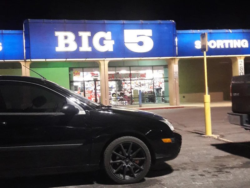 Big 5 Sporting Goods is a knife store in Roswell, New Mexico featuring Buck, Custom knives.
