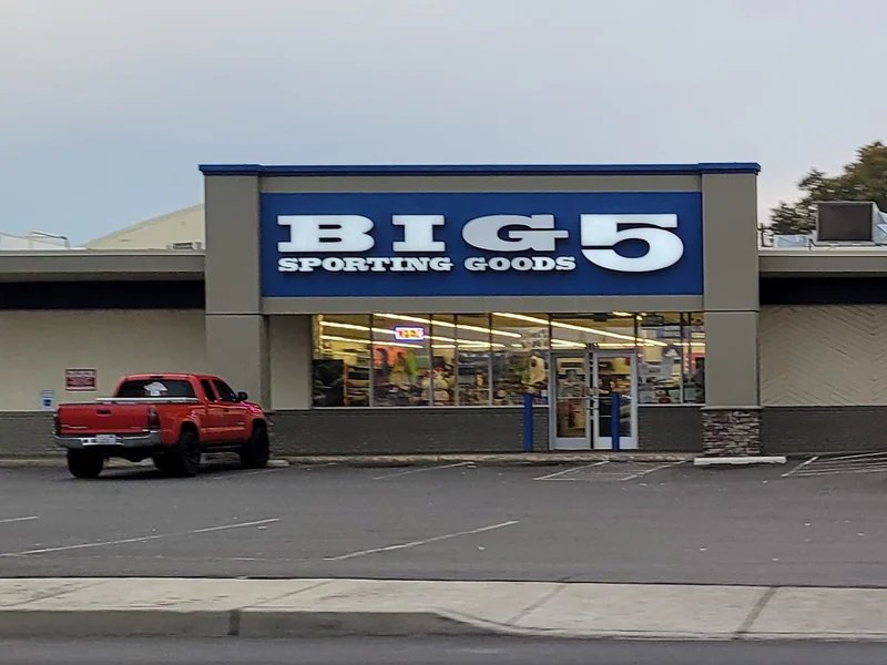 Big 5 Sporting Goods is a knife store in Yakima, Washington with a wide selection of knives.