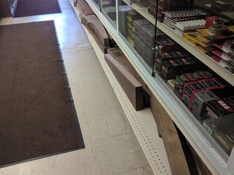 Davidson's Gun & Grocery is a knife store in Rawlins, Wyoming featuring Custom, Hunting knives.