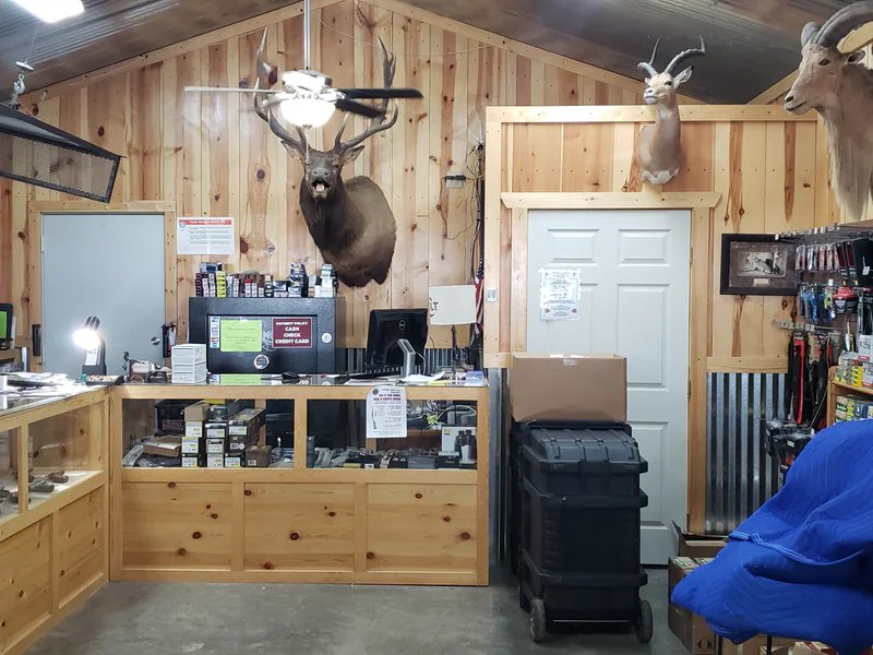 Dodson Guns is a knife store in Alpine, Texas with a wide selection of knives and sharpening.