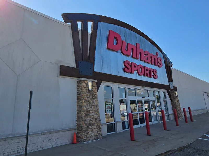 Dunham's Sports is a knife store in Kalamazoo, Michigan featuring Custom, Hunting knives.