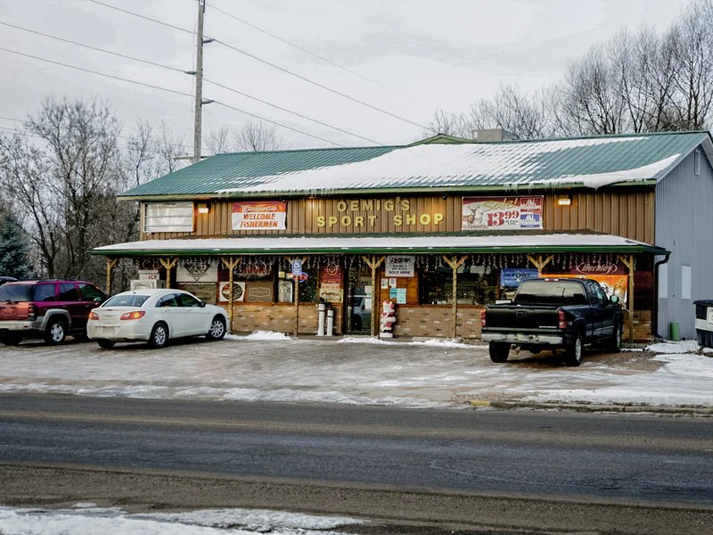 Oemig's Sport Shop is a knife store in Stanley, Wisconsin featuring Hunting knives and knife sharpening.