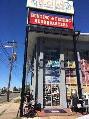 Puglia's Sporting Goods is a knife store in Bourg, Louisiana featuring Hunting knives and knife sharpening.