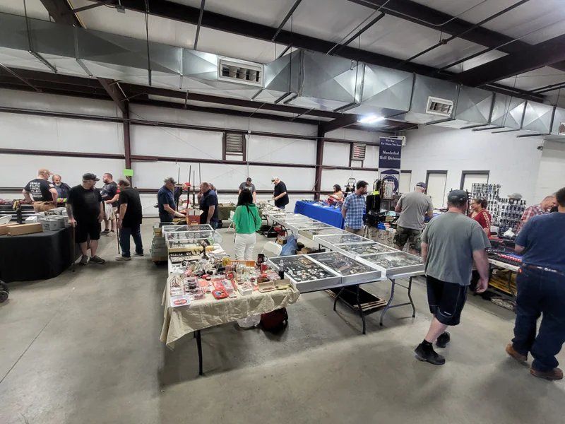 Roswell Gun Show is a knife store in Roswell, New Mexico with a wide selection of knives.