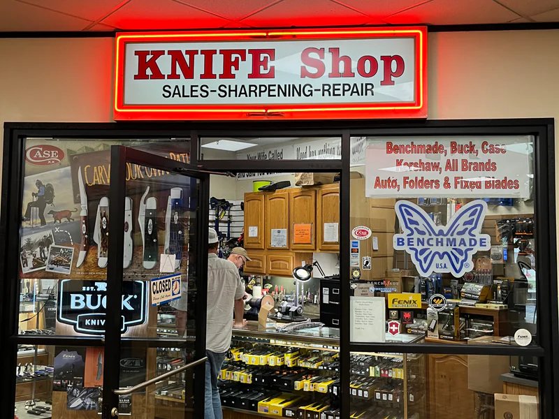 Charlie's Knife Shop is a knife store in Campbell Hill, Illinois with a wide selection of knives and sharpening.