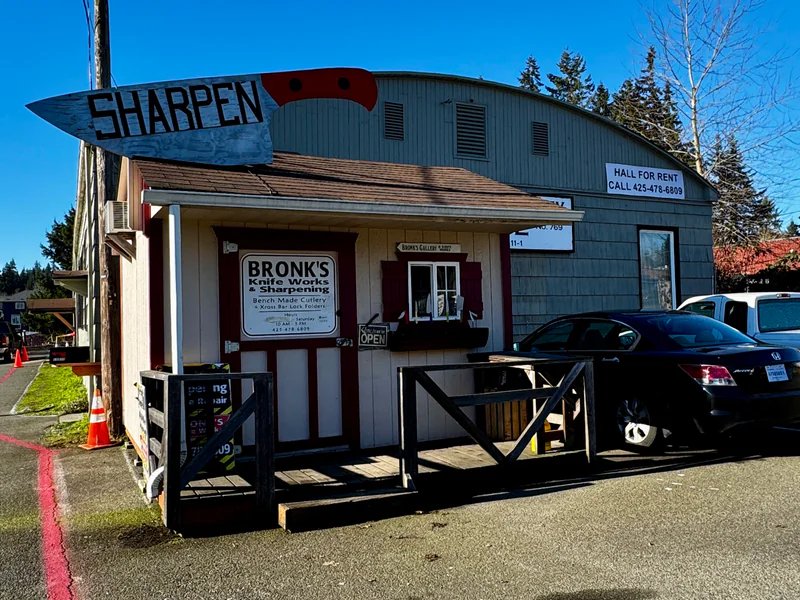 Bronk's Knife Works & Knife Sharpening Service is a knife store in Seattle, Washington featuring Kitchen, Pocket, Chef knives and knife sharpening.