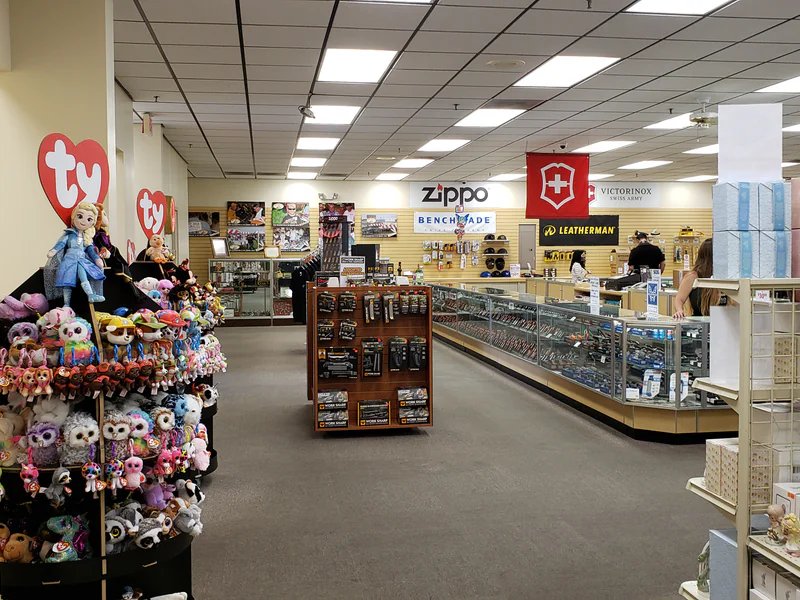 Case Knives is a knife store in St. Louis, Missouri featuring Pocket, Spyderco, Japanese knives and knife sharpening.