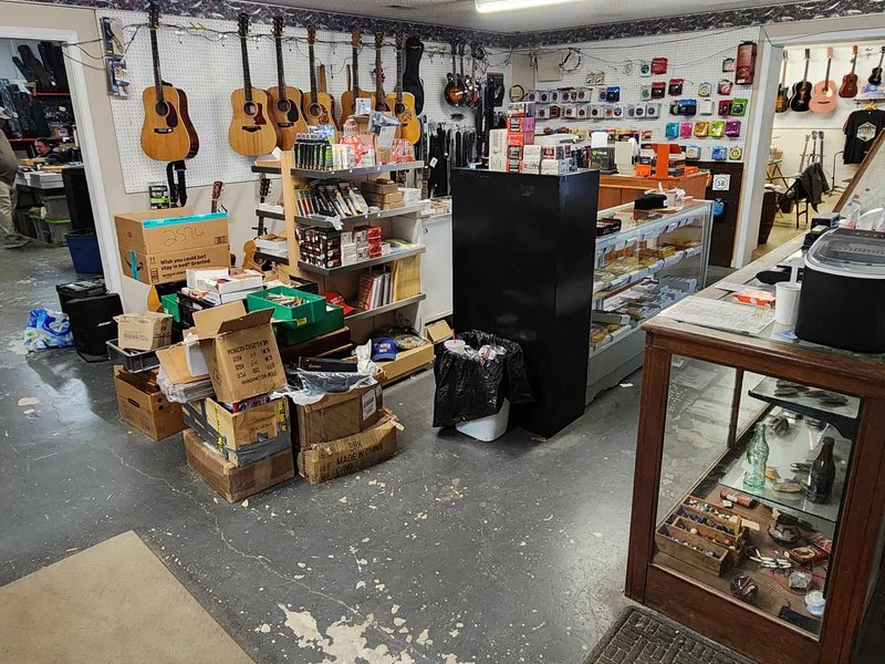 Tony's Knives & Collectibles is a knife store in Louisville/Jefferson County, Kentucky with a wide selection of knives and sharpening.