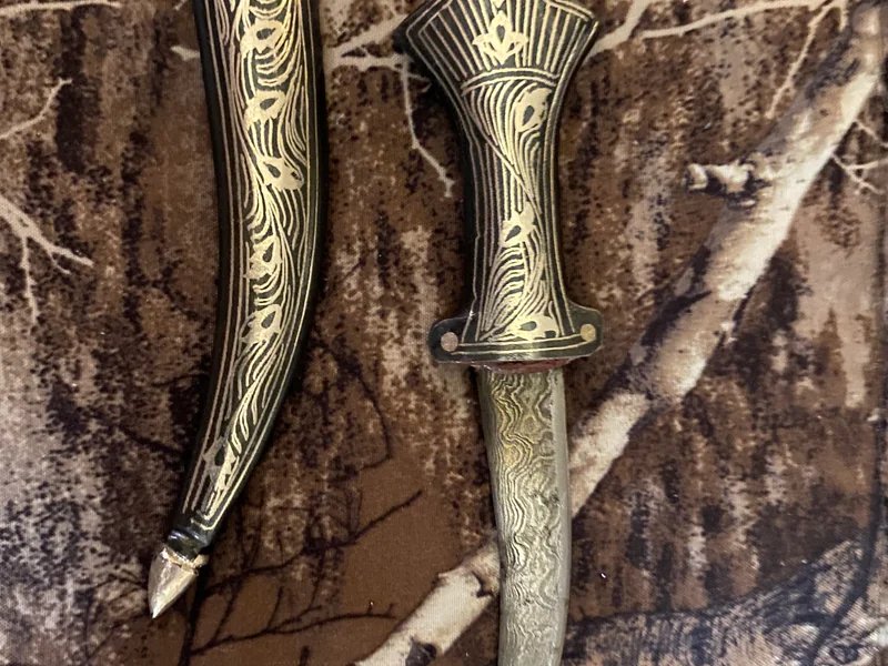 T’s Tumblers, knives, shirts, tags and more is a knife store in Brucetown, Virginia with a wide selection of knives.