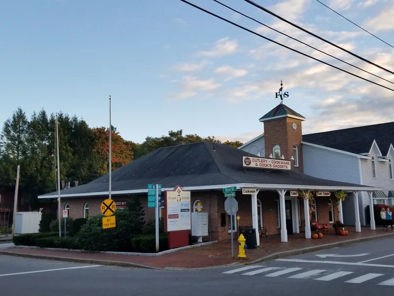 Casco Bay Cutlery & Kitchenware is a knife store in Addison, Maine featuring Mac, Opinel, Pocket knives and knife sharpening.