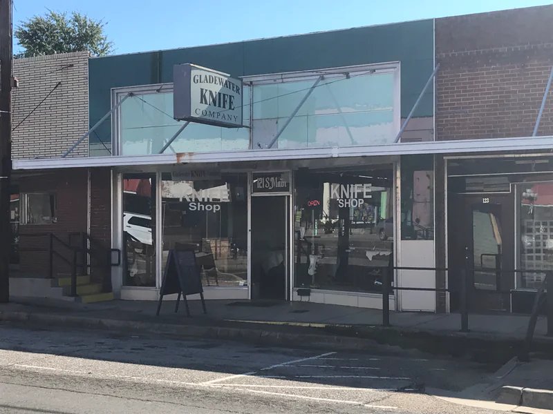 Gladewater Knife Company is a knife store in Apple Springs, Texas featuring Microtech, Pocket, Kitchen knives and expert knife sharpening.