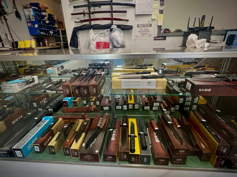 Ozark Cutlery is a knife store in Arkansas City, Kansas featuring Spyderco knives and knife sharpening.