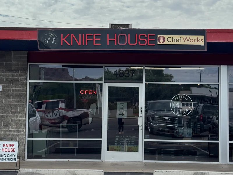 Phoenix Knife House is a knife store in Phoenix, Arizona featuring Wusthof, Japanese, Custom knives and knife sharpening.