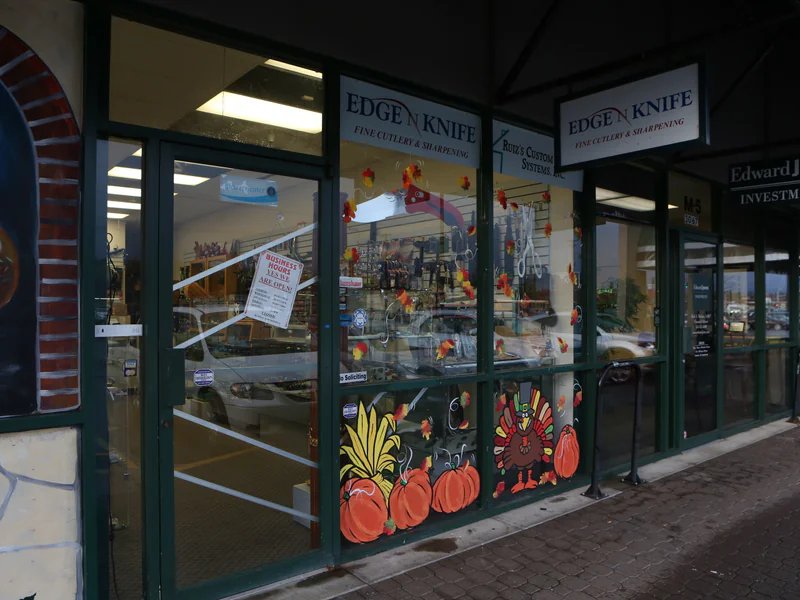 Edge N Knife is a knife store in Allegany, Oregon featuring Kitchen, Chef, Hunting knives and knife sharpening.