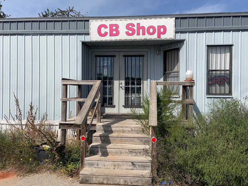 CB, Key and Knife Shop is a knife store in Barnesville, Georgia with a wide selection of knives and sharpening.