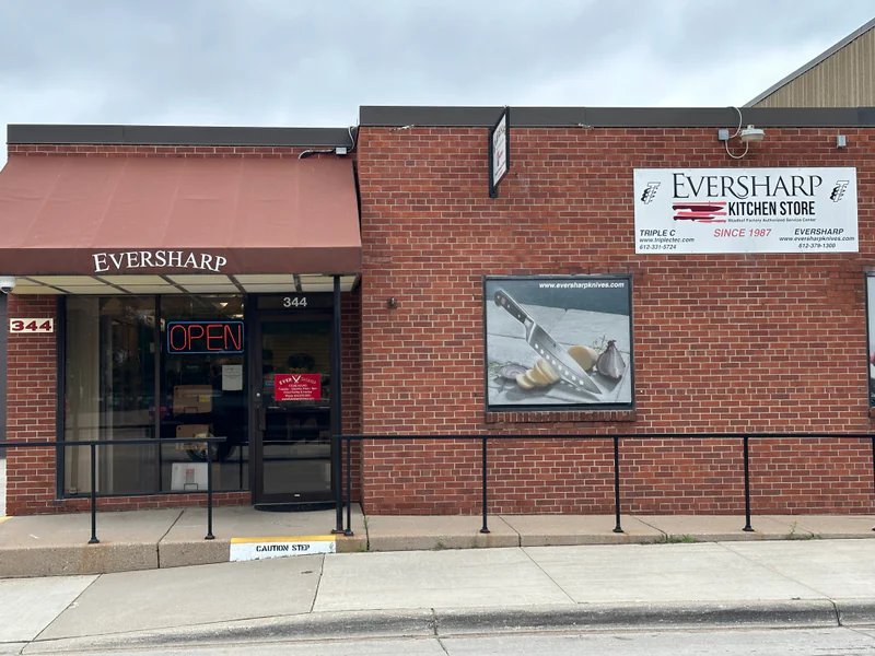 Eversharp Kitchen Knife Store is a knife store in Avoca, Minnesota featuring Chef, Wusthof, Custom knives and knife sharpening.