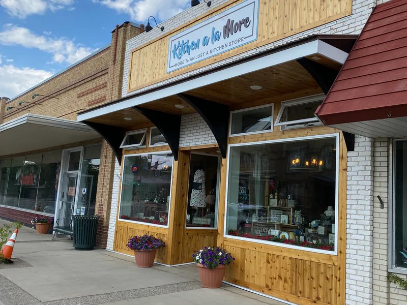 Kitchen a la More is a knife store in Craig, Colorado featuring Kitchen knives.