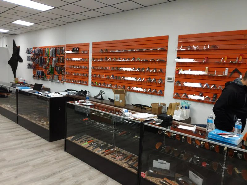 Great Northern Knives is a knife store in Iliamna, Alaska featuring Japanese, Spyderco, Custom knives and knife sharpening.