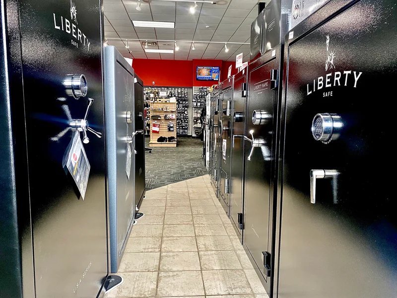 Nelson Tactical is a knife store in Green Bay, Wisconsin featuring Tactical knives and knife sharpening.