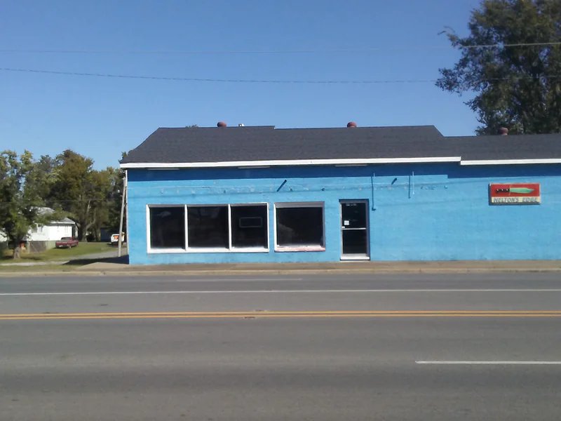 Helton's Edge is a knife store in Campbell Hill, Illinois with a wide selection of knives and sharpening.
