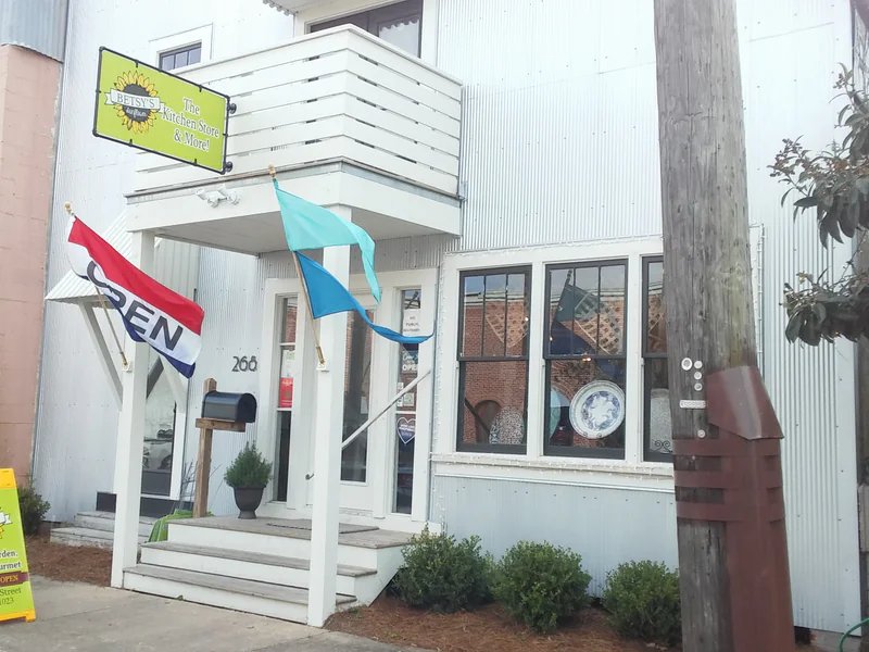 Betsy's Sunflower Kitchen Store & More is a knife store in Apalachicola, Florida featuring Kitchen knives.