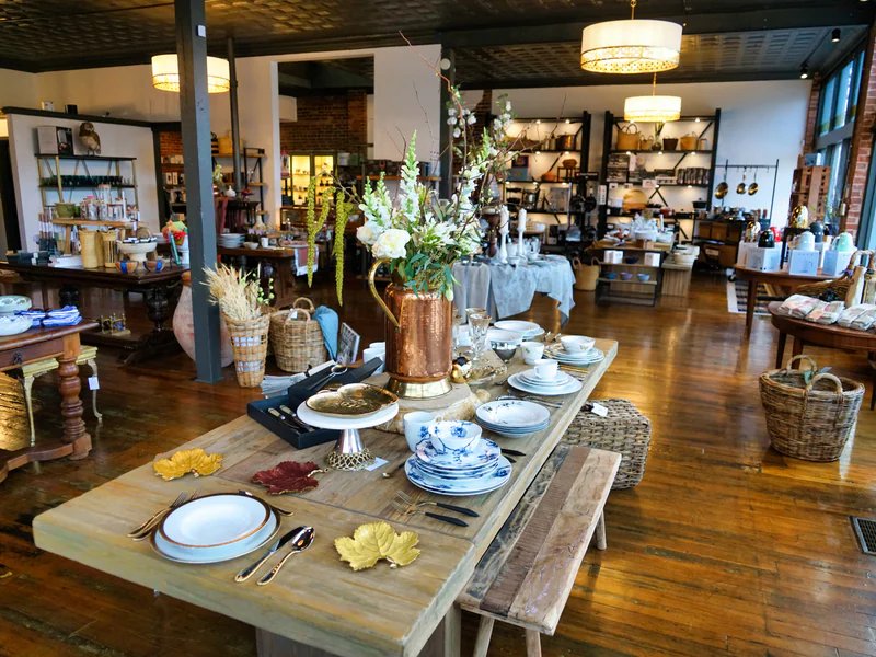 Good Kinsmen is a knife store in Chattanooga, Tennessee featuring Kitchen, Mac, Custom knives and knife sharpening.