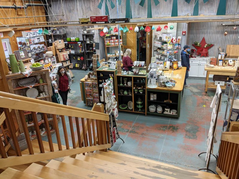 JK Adams is a knife store in Adamant, Vermont featuring Custom, Kitchen knives.