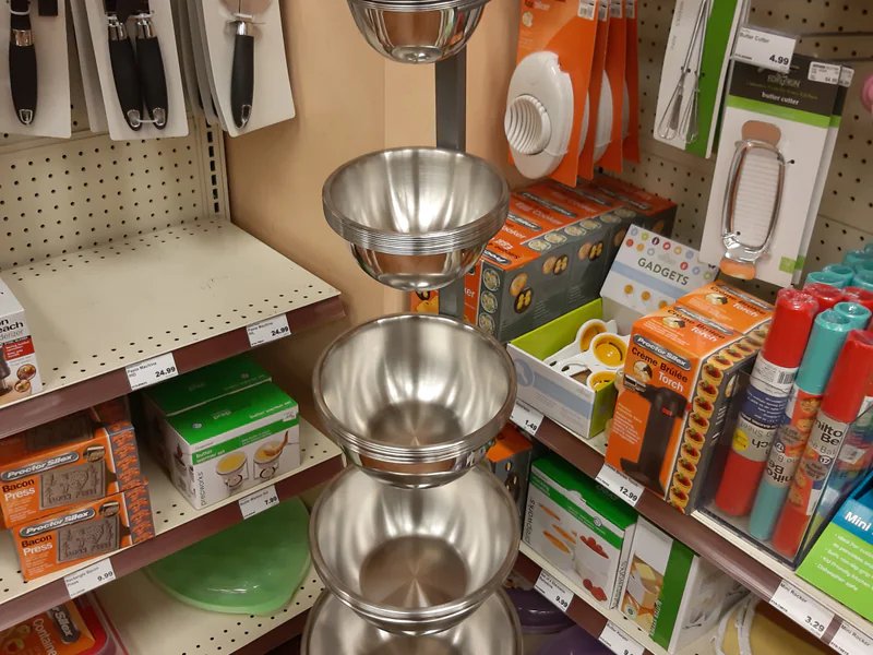 Kitchen Collection is a knife store in Laredo, Texas with a wide selection of knives.