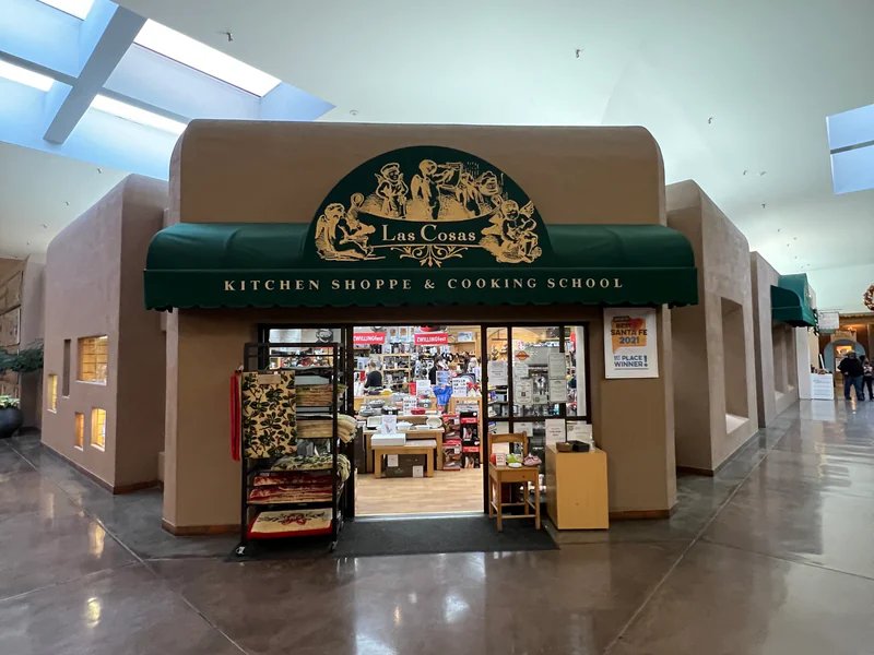 Las Cosas Kitchen Shoppe is a knife store in Santa Fe, New Mexico featuring Chef, Mac, Custom knives and knife sharpening.